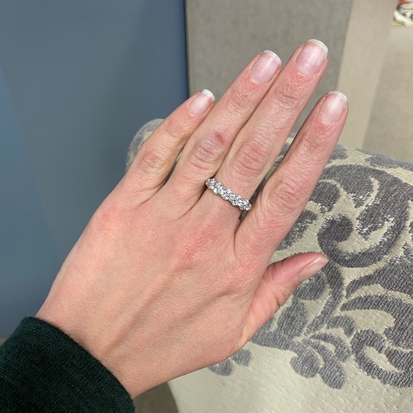 Gorgeous 1ctw Diamond Band - Picture 5 of 8